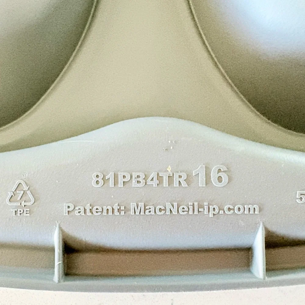 WeatherTech  Pet Comfort Feeding Bowl Gray & White Double “Dog or Cat”
